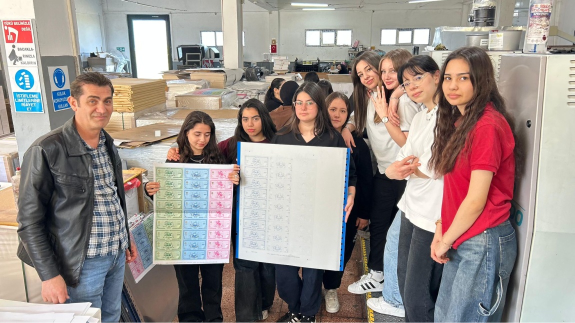 Grafik ve Fotoğraf Alanı Öğrencilerimizden Kızılırmak Matbaası'na Sektör Gezisi